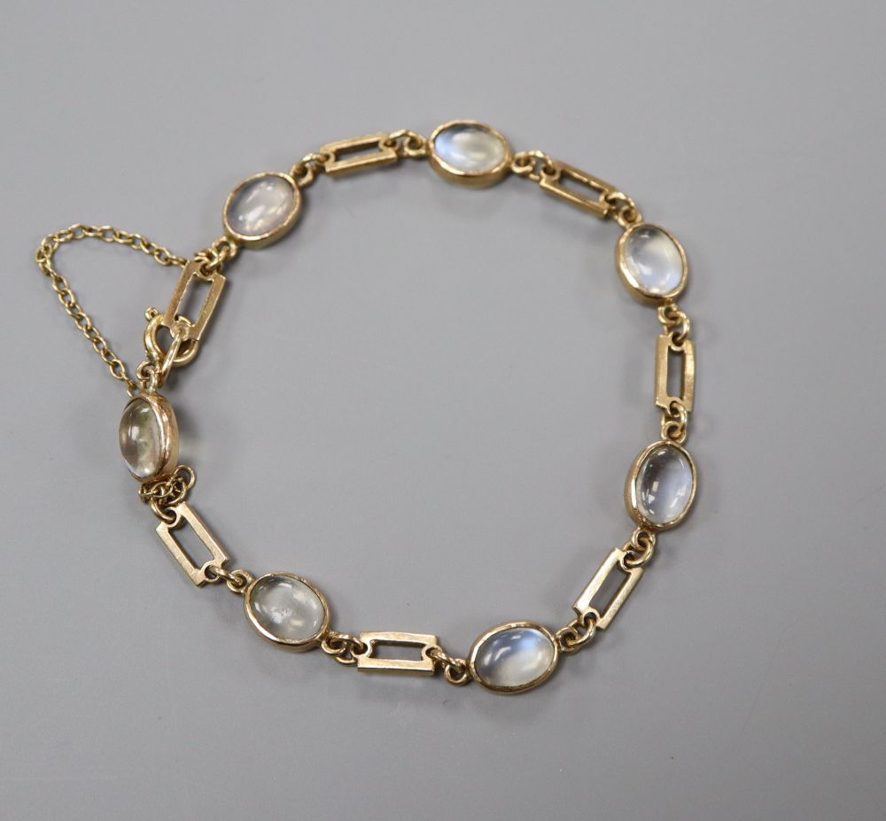 A modern 9ct gold and seven stone cabochon moonstone set bracelet, 17cm, gross 7 grams.